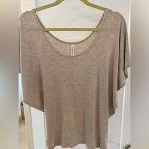 Flowy Women’s Top. Size L